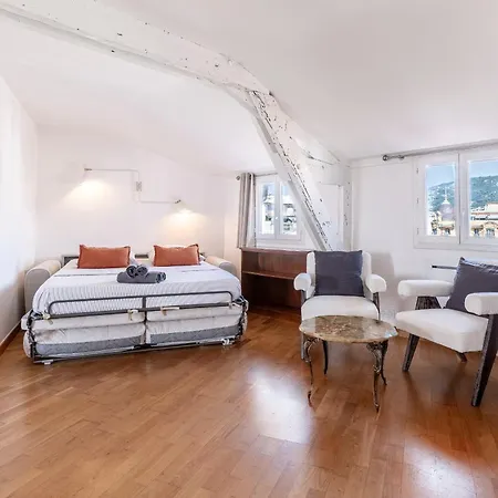 Appartement Charming Peaceful Haven In The Golden Square, Air-conditioned