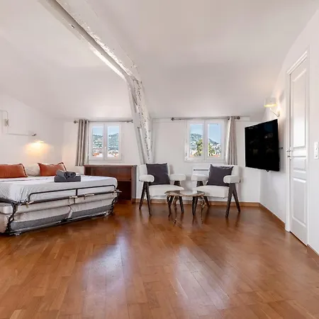 Appartement Charming Peaceful Haven In The Golden Square, Air-conditioned