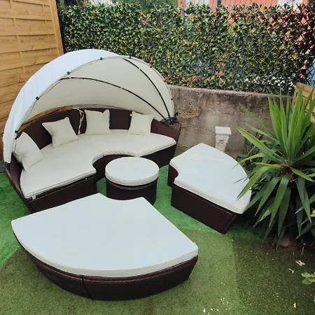 Renovated With Garden Pool Air Conditioning 4 Sleeps Apartment
