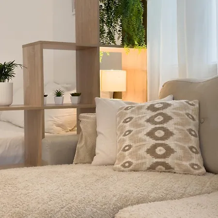 Appartement - Bright & Modern - Private Terrace - Aircon - Near Train &