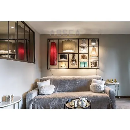 Renovated With Garden Pool Air Conditioning 4 Sleeps Appartement Nice
