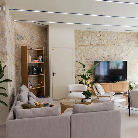 Extra Spacious Modern Hub Center Appartement *