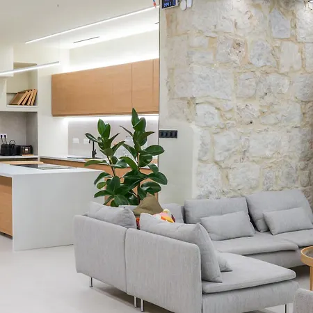 Extra Spacious Modern Hub Center Appartement