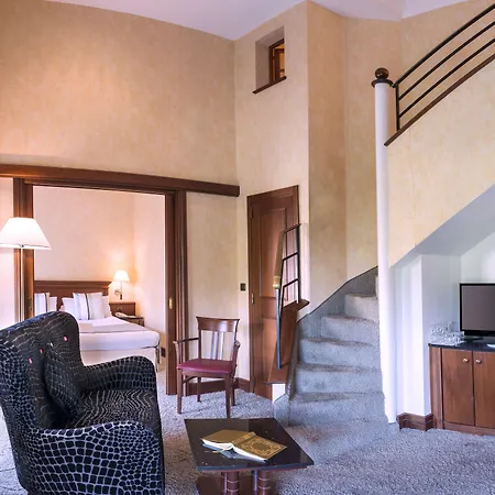 West End Promenade Hotel 4*
