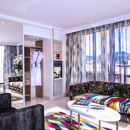 West End Promenade Hotel