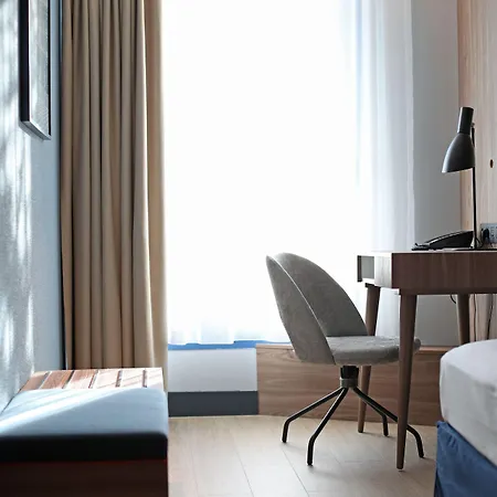 Radisson Airport 4*