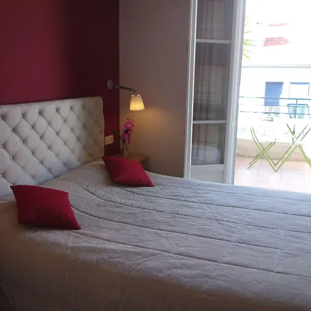 Hotel H33 2*