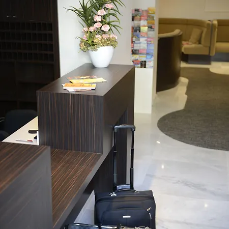 Hotel Monsigny