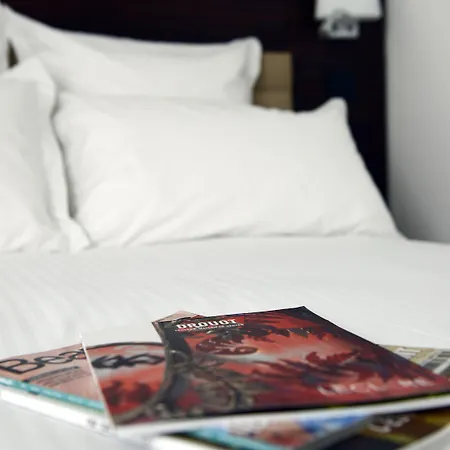 Hotel & Monsigny