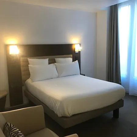 Hotel & Monsigny 3*