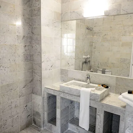Hotel Monsigny