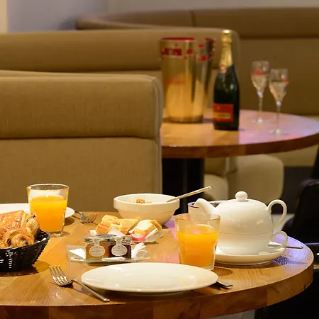Monsigny Hotel