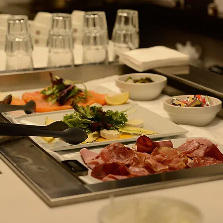 Hotel Monsigny 3*