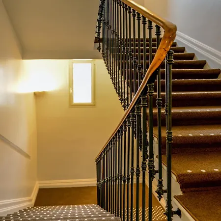 Hotel & Monsigny 3*