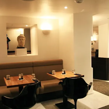 Hotel Monsigny