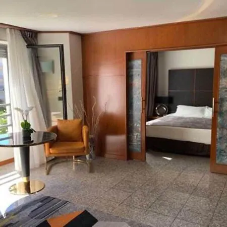 Goldstar & Hotel