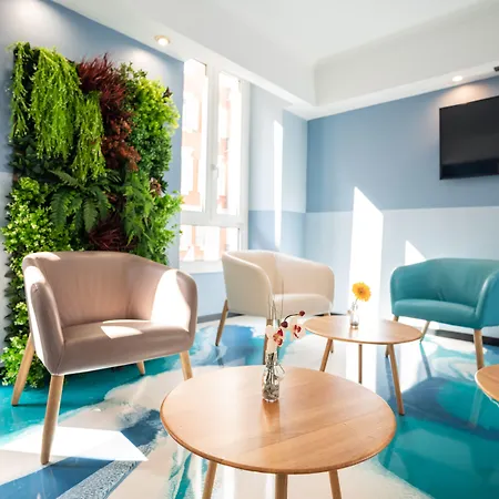 Univers Hotel 4*