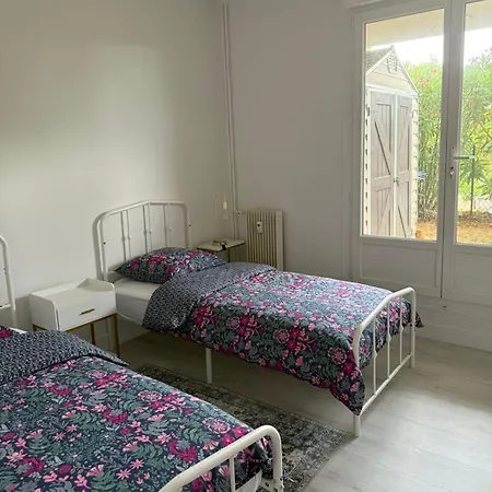 Apartment Beautiful 3 Bedroom With Garden *