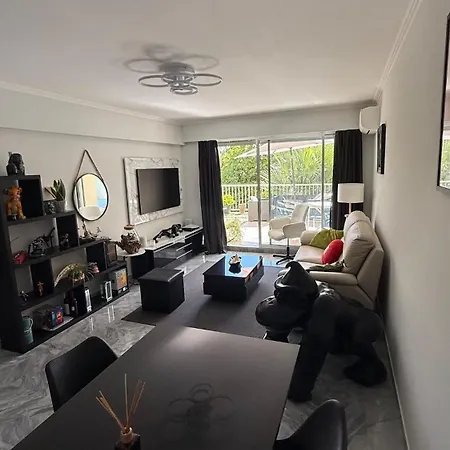 Modern With Sunny Terrace Apartment *