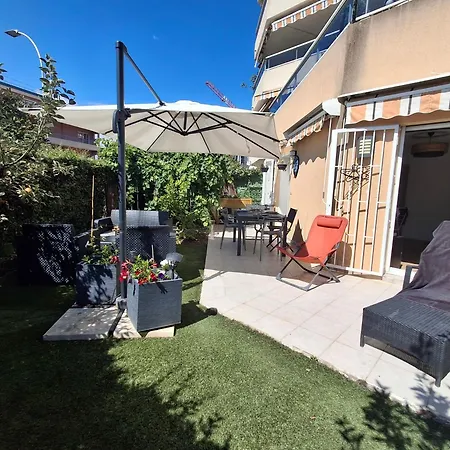 Lovely With Private Garden And A Swimming-pool Nice
