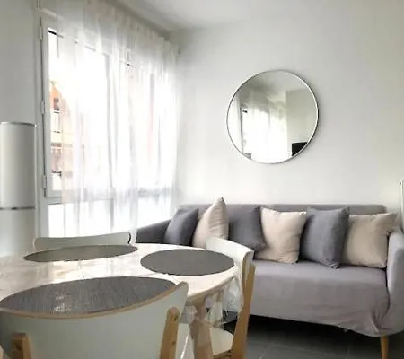 Modern Flat - Ac - By Port, Old Town & Train Station