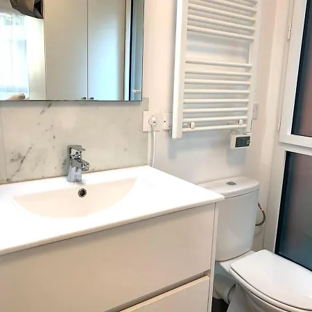 Apartment Modern Flat - Ac - By Port, Old Town & Train Station *