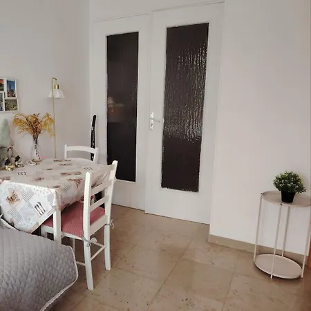 Double Bedroom Balcony Ac Apartment