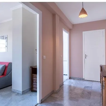 Apartment Port Floor Terrace Near Transport Sleeps 4