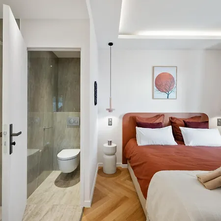 Luxueux, Spacieux Dans Le Quartier Du Port Apartment *