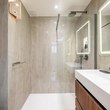 Luxueux, Spacieux Dans Le Quartier Du Port Apartment *