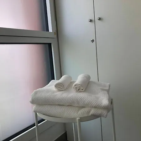 Modern Flat - Ac - By Port, Old Town & Train Station Apartment *