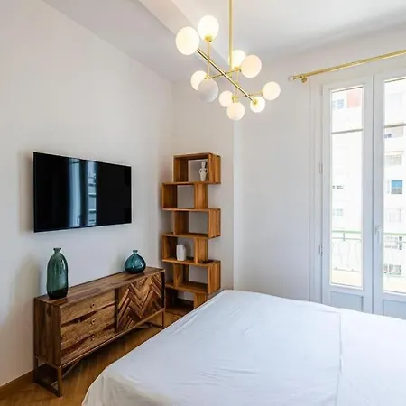 Prestige Sur La Promenade Des Nice