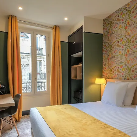 Hotel De France, Un Ammi