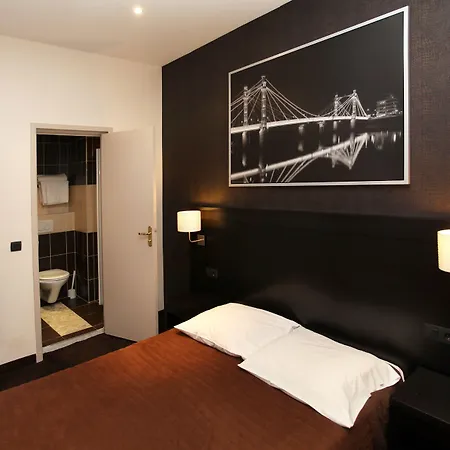 Hotel Trocadero 2*