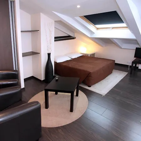 Hotel Trocadero 2*