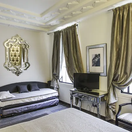 Le Meurice Hotel 3*