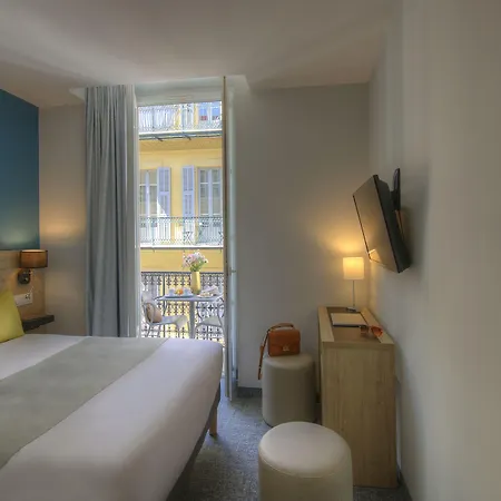 Bristol Hotel 3*