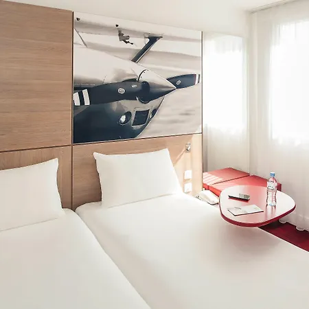 Ibis Styles Aéroport Arenas Hotel 3*