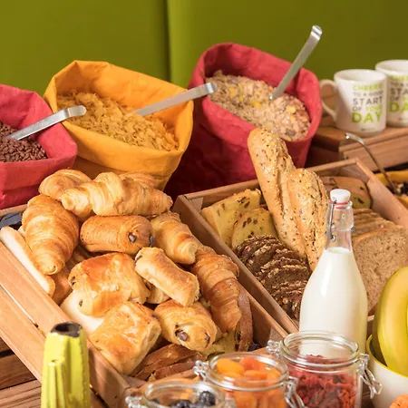 Hotel Ibis Styles Aéroport Arenas 3*