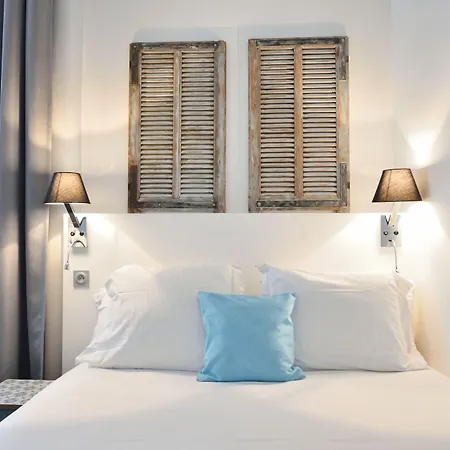La Promenade Hotel