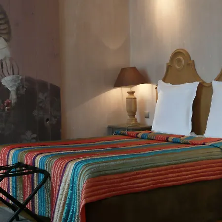 Hotel Le Petit Trianon Et Le Charme Des Nice