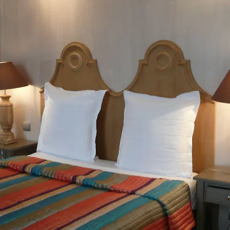 Hotel Le Petit Trianon Et Le Charme Des Nice