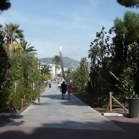 Hotel Le Petit Trianon Et Le Charme Des Nice