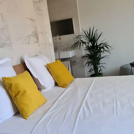 Le Petit Trianon Et Le Charme Des Hotel 2*