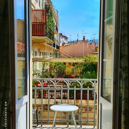 Hotel Le Petit Trianon Et Le Charme Des 2*