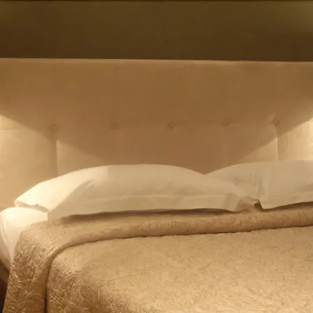 Hotel De La Mer 2*