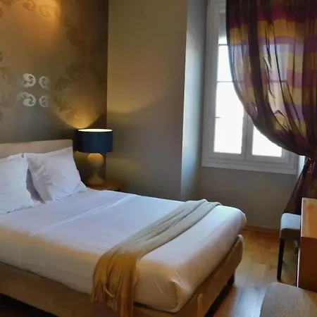 Hotel De La Mer 2*