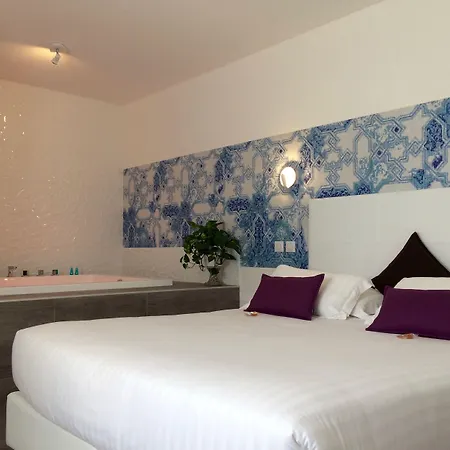 Rose Hotel