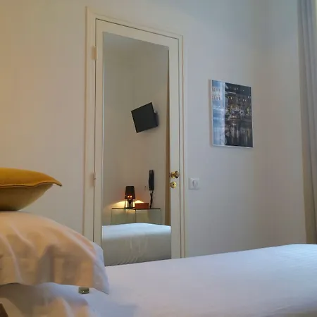 Rose Hotel