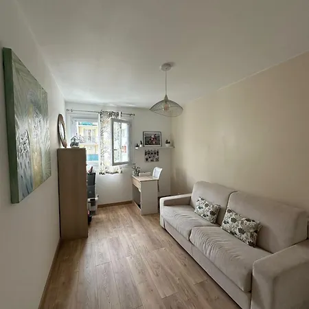 Apartment Refurbished - 2 Bedrooms Nice